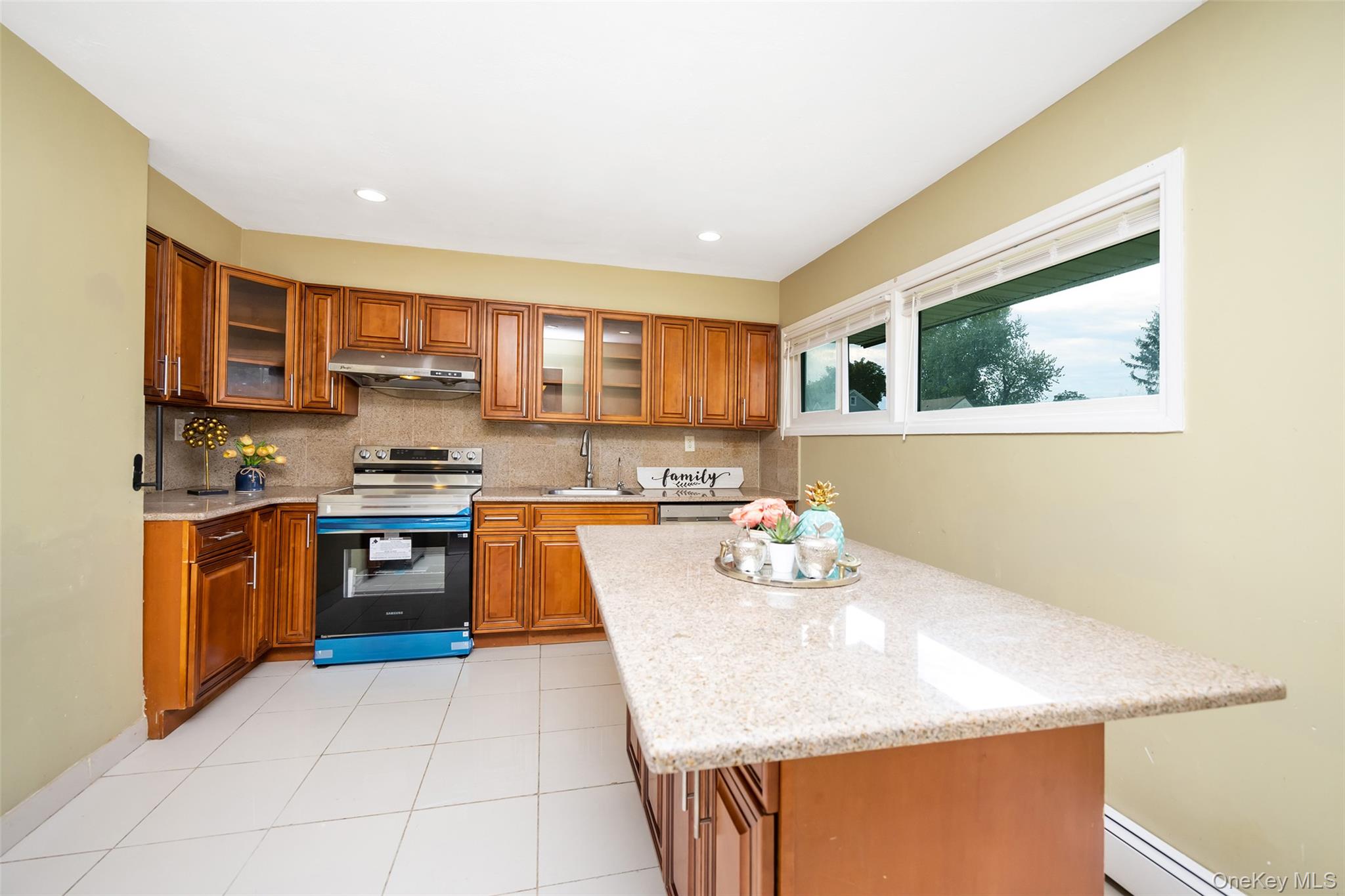 #13 photo, 201 Sprucewood Drive, ナッソー郡 Levittown , NY 11756