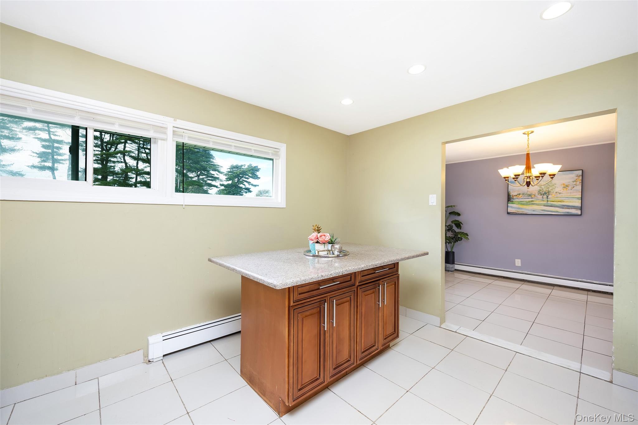 #16 photo, 201 Sprucewood Drive, ナッソー郡 Levittown , NY 11756