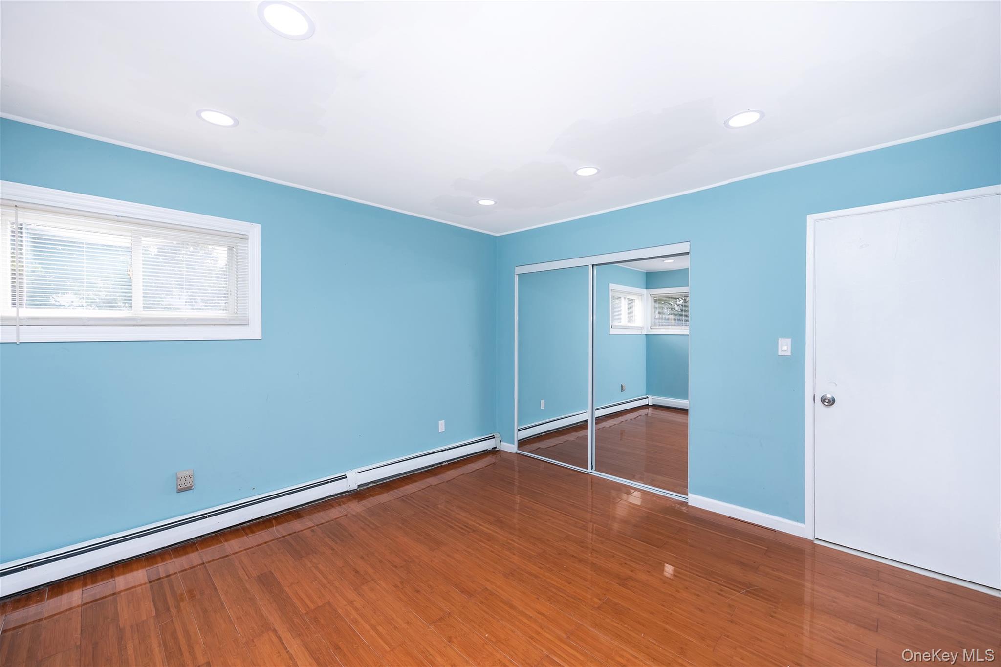 #17 photo, 201 Sprucewood Drive, ナッソー郡 Levittown , NY 11756