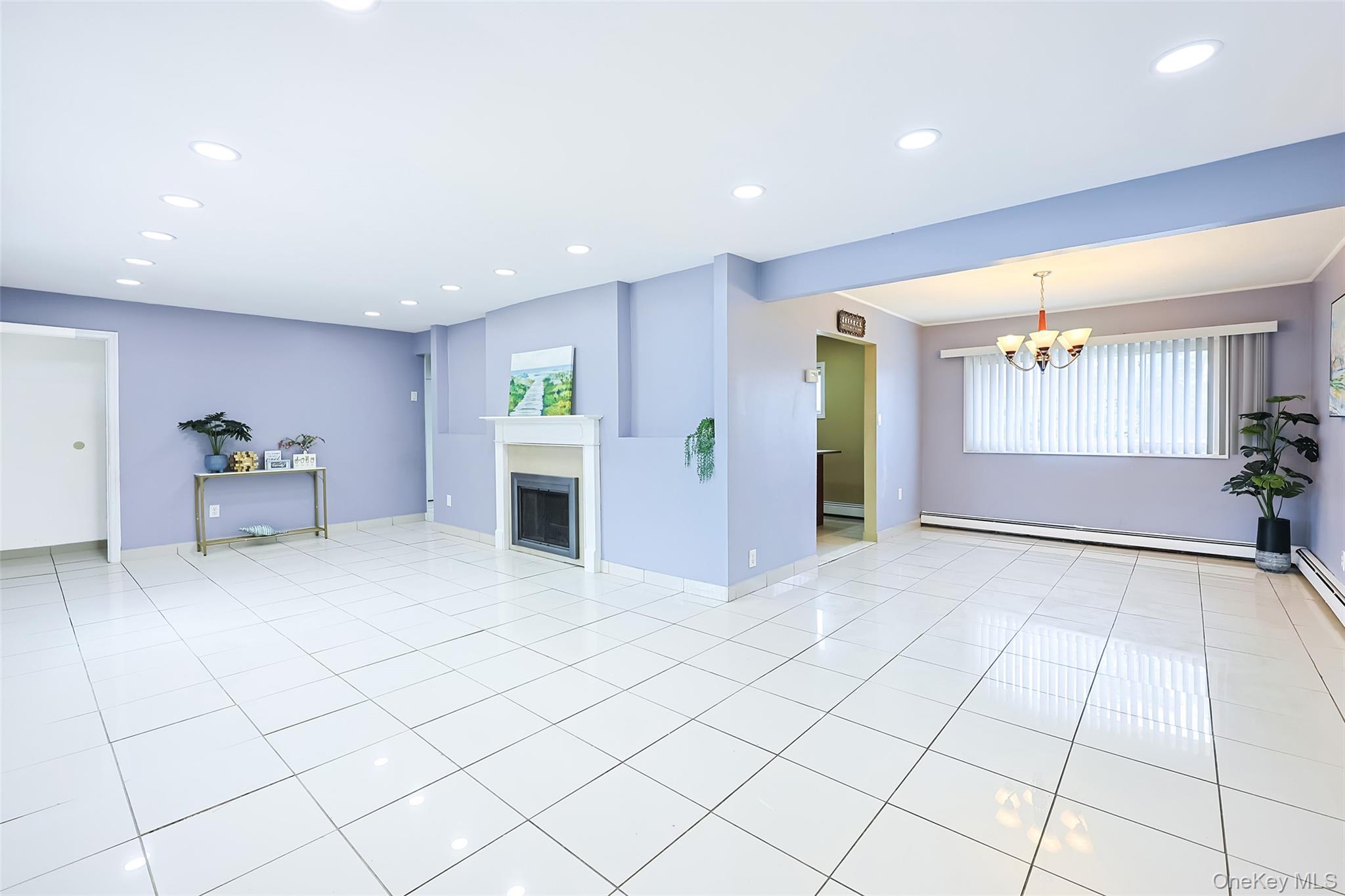 #4 photo, 201 Sprucewood Drive, ナッソー郡 Levittown , NY 11756