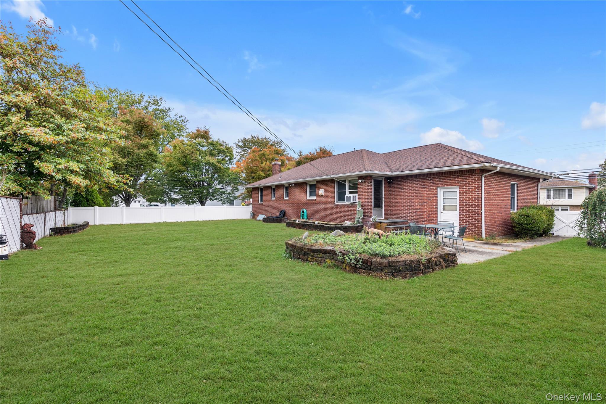 #14 photo, 459 Albany Avenue, サフォーク郡 Lindenhurst , NY 11757