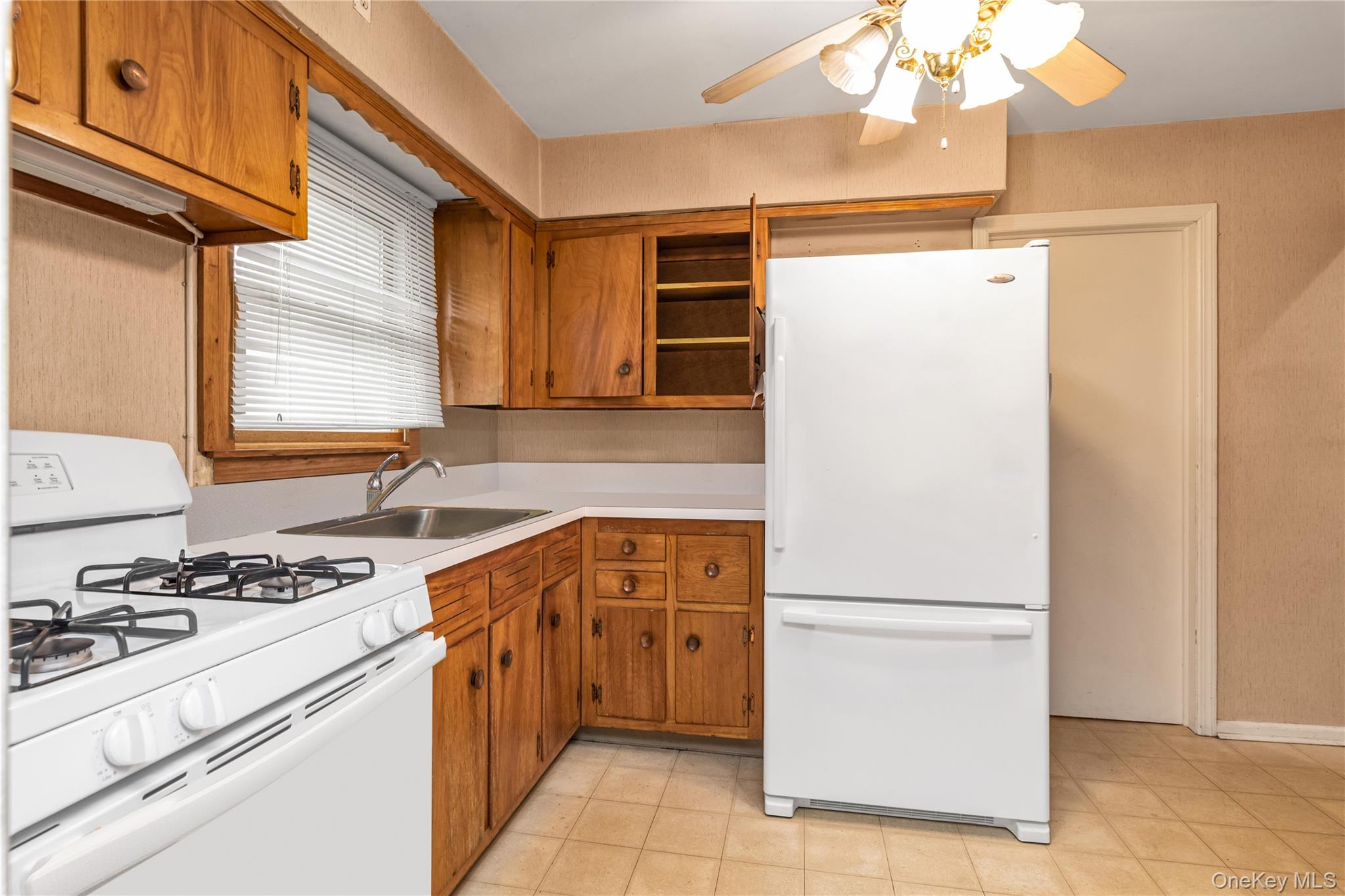 #7 photo, 459 Albany Avenue, サフォーク郡 Lindenhurst , NY 11757