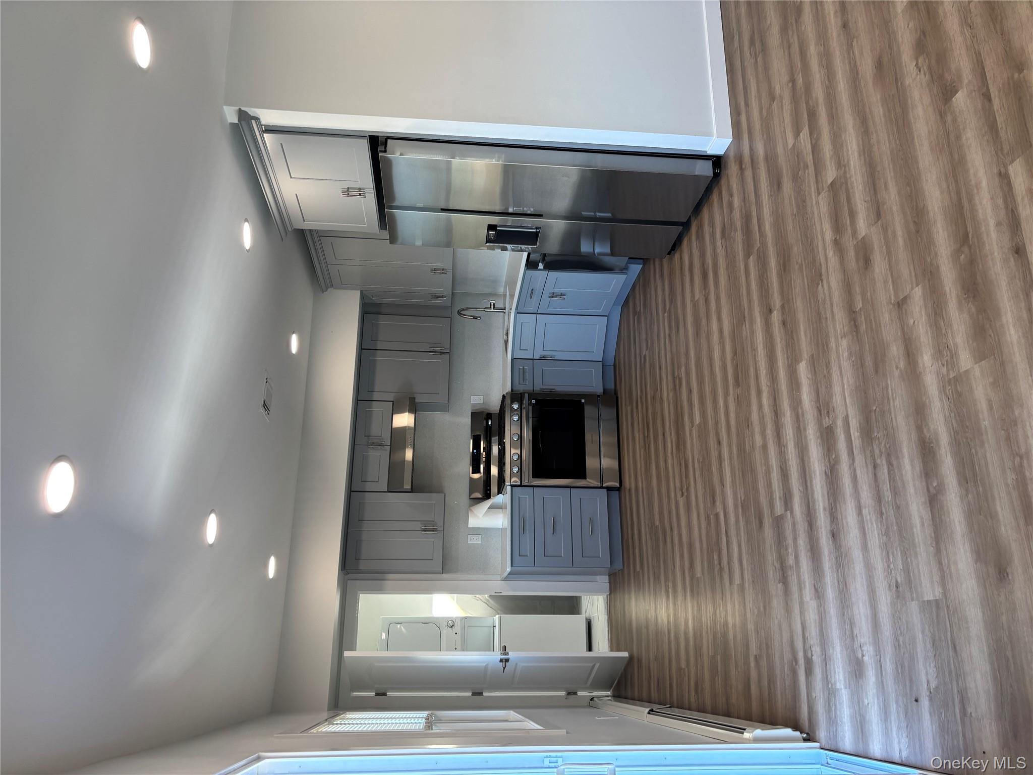 #2 photo, 276 W Nicholai Street, ナッソー郡 Hicksville , NY 11801