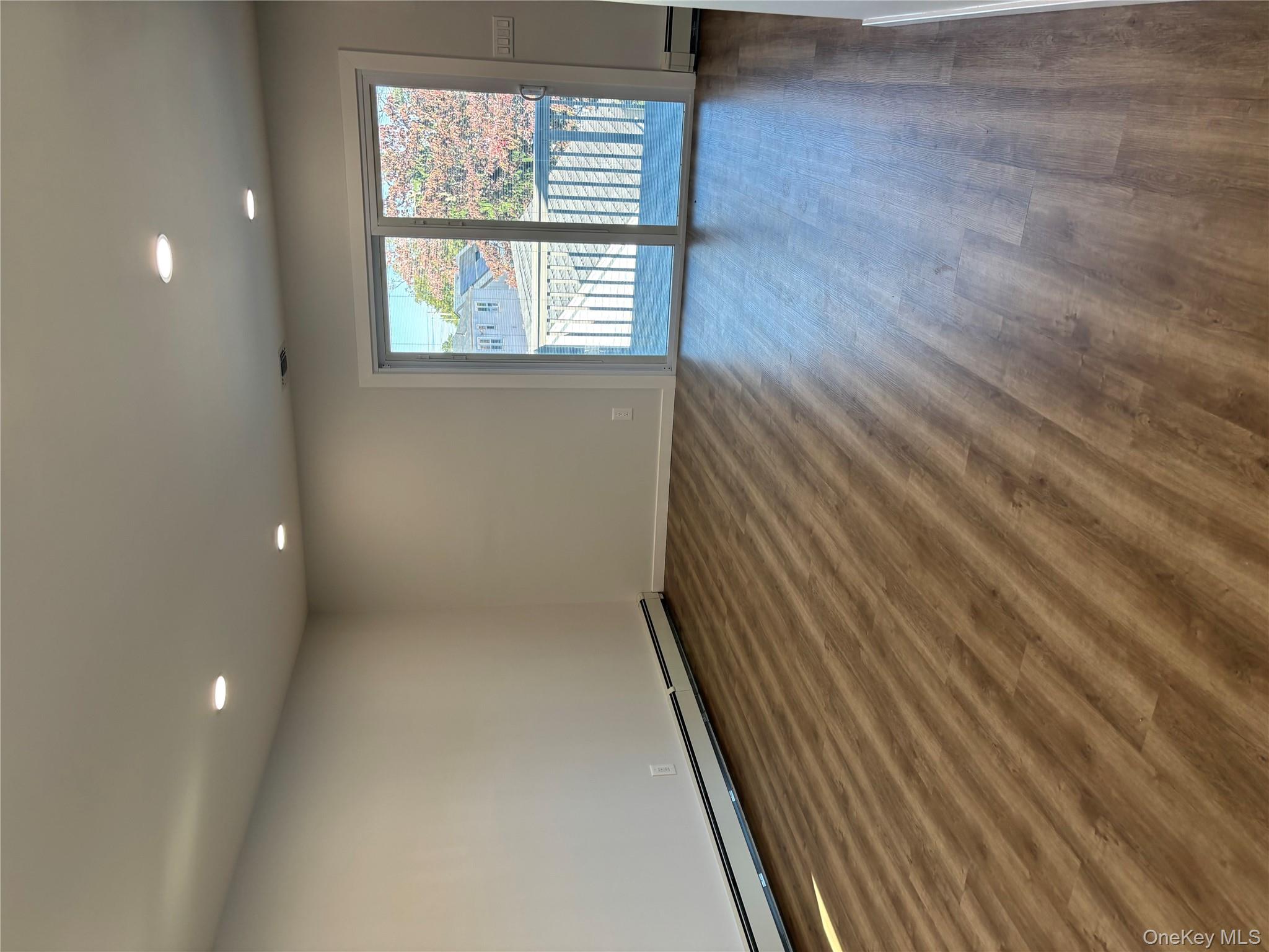 #3 photo, 276 W Nicholai Street, ナッソー郡 Hicksville , NY 11801