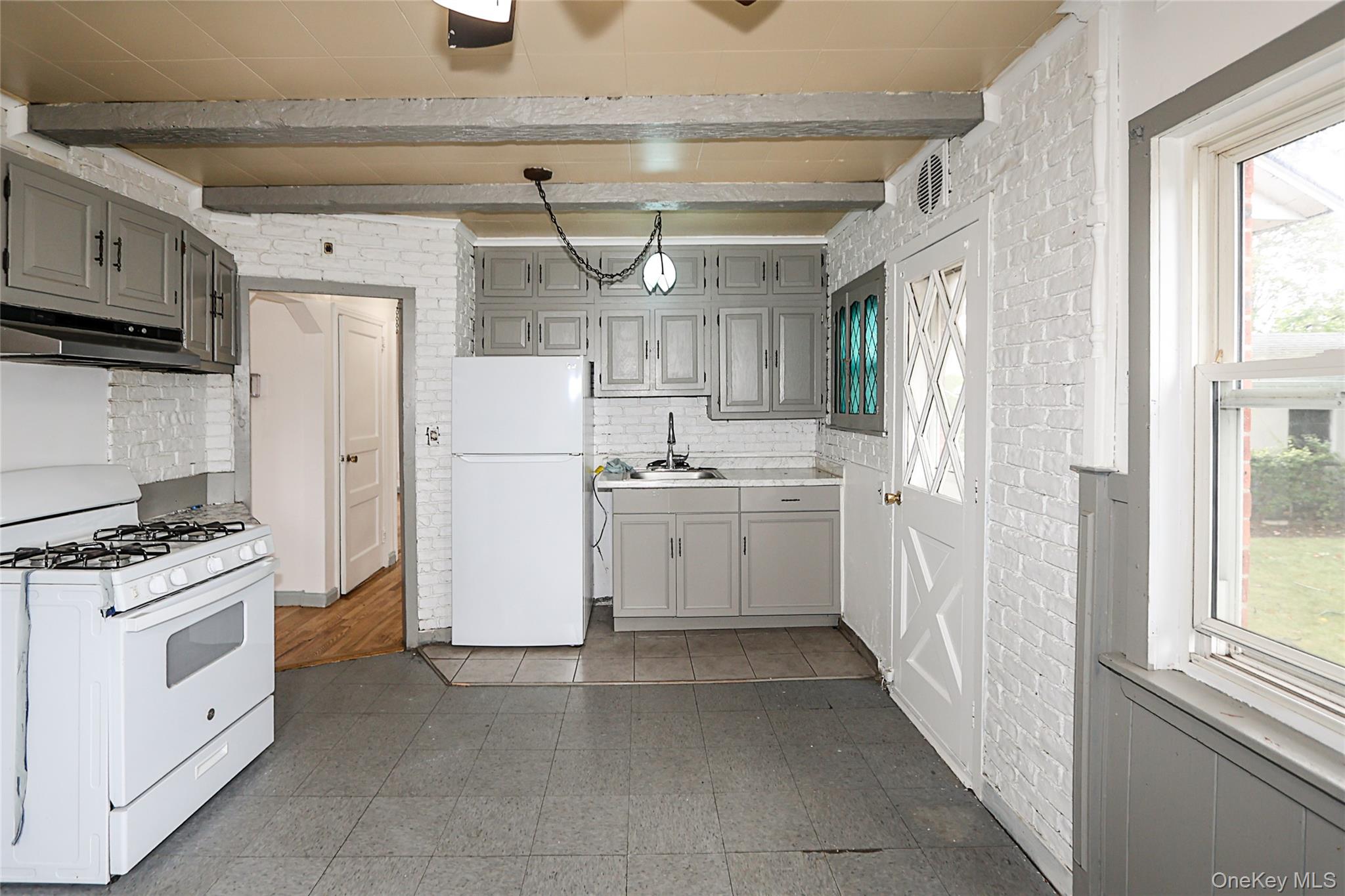 #11 photo, 33 Cherry Lane, Carle Place , NY 11514