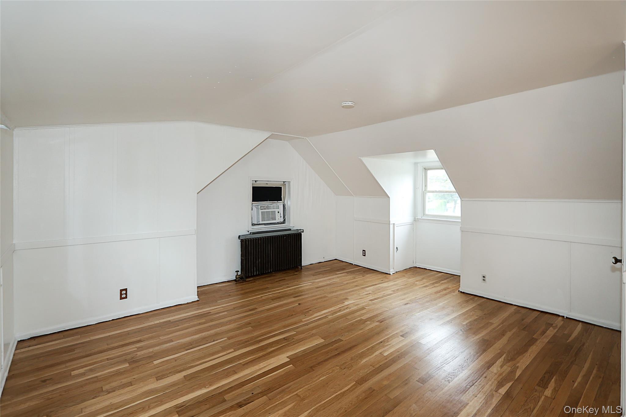 #16 photo, 33 Cherry Lane, Carle Place , NY 11514