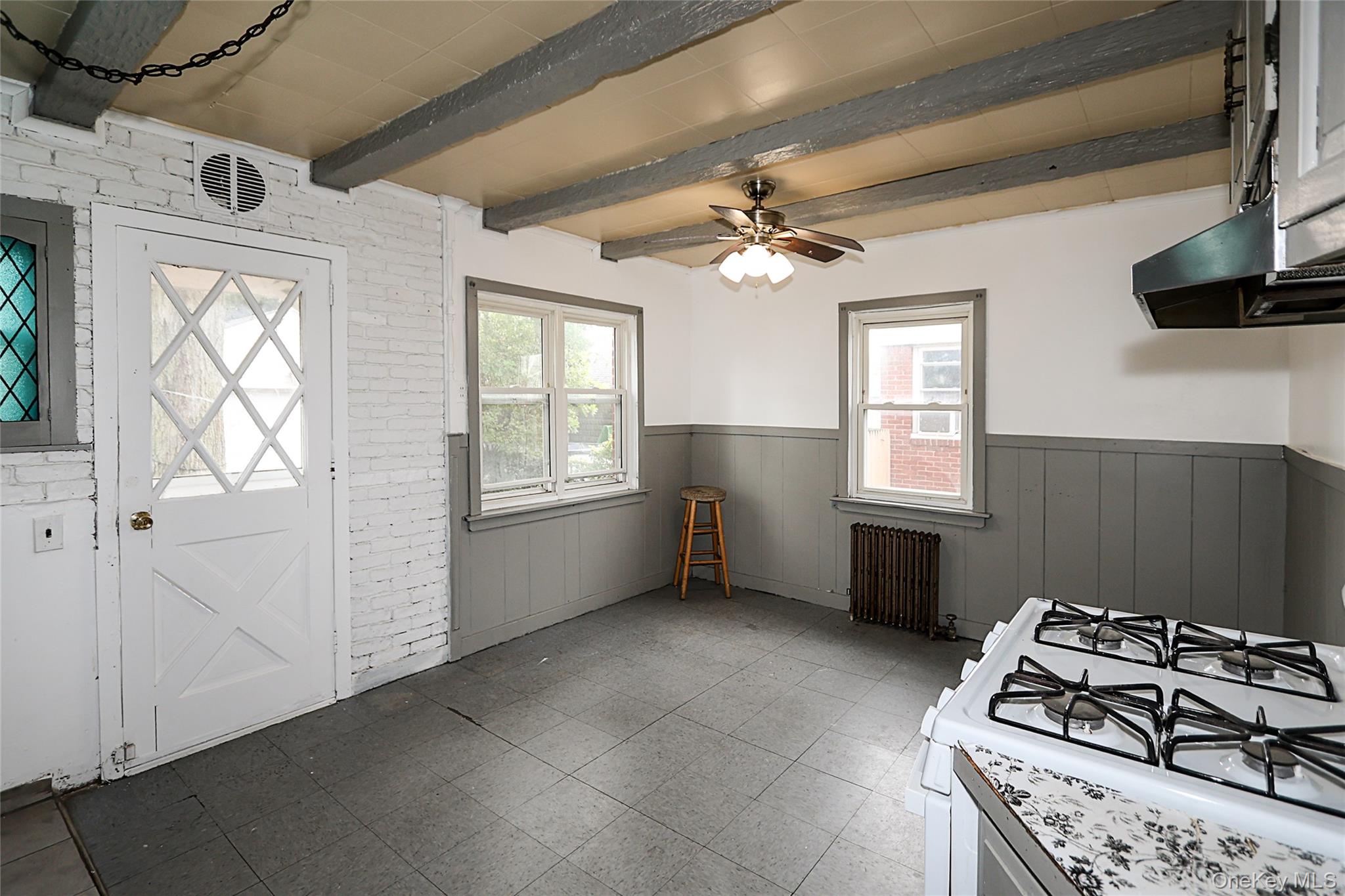 #4 photo, 33 Cherry Lane, Carle Place , NY 11514