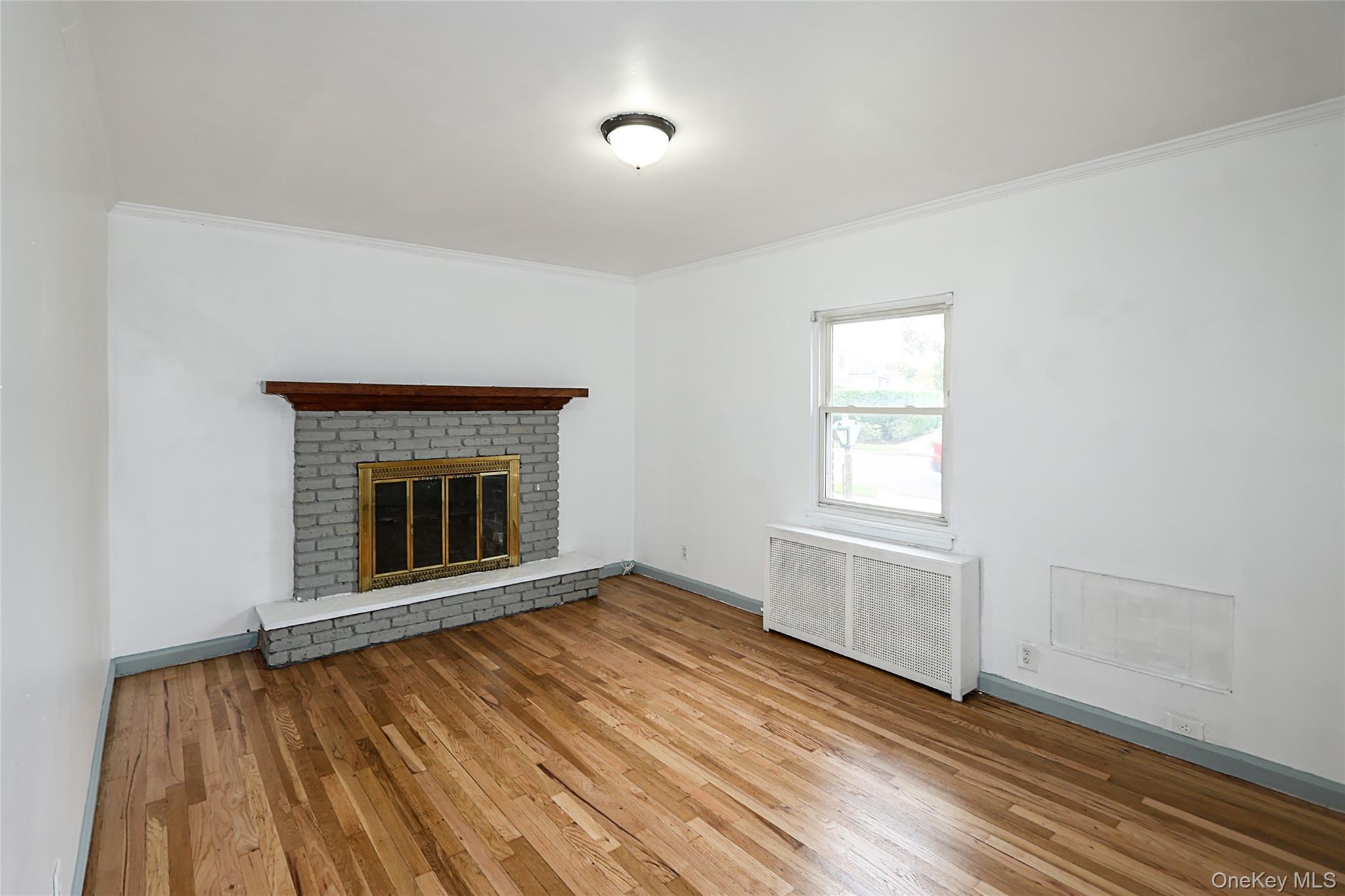 #8 photo, 33 Cherry Lane, Carle Place , NY 11514