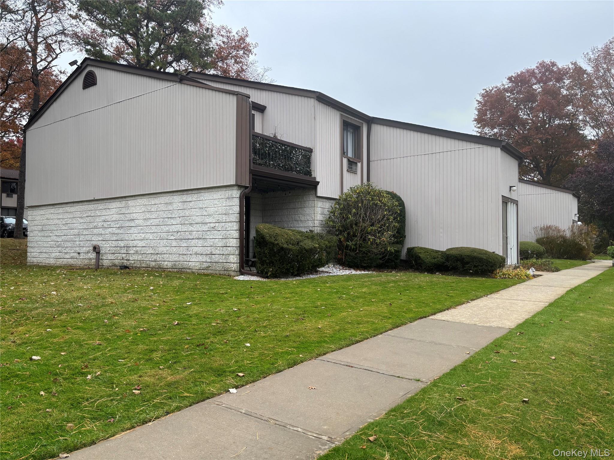 #12 photo, 43 Richmond Boulevard, Ronkonkoma , NY 11779
