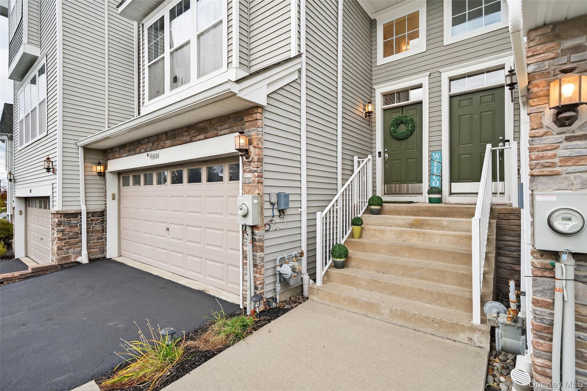 #1 photo, 1404 Hawthorn Way, New Windsor , NY 12553