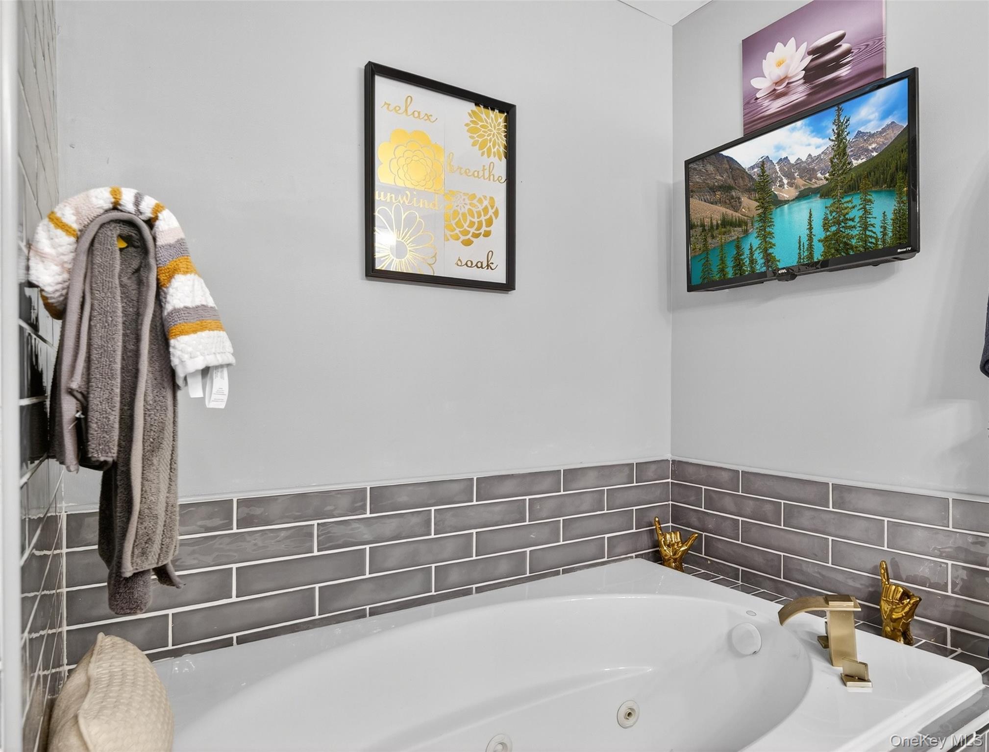 #17 photo, 1404 Hawthorn Way, New Windsor , NY 12553