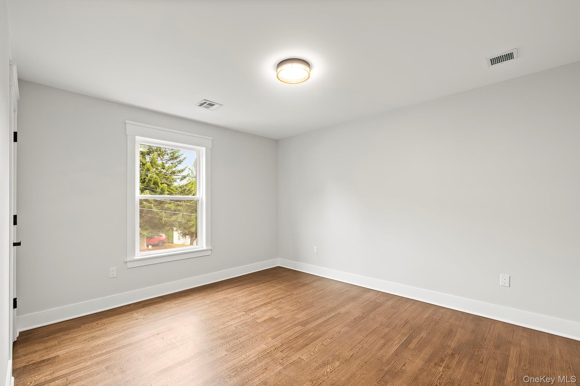 #16 photo, 9 Stadium Road, White Plains , NY 10607