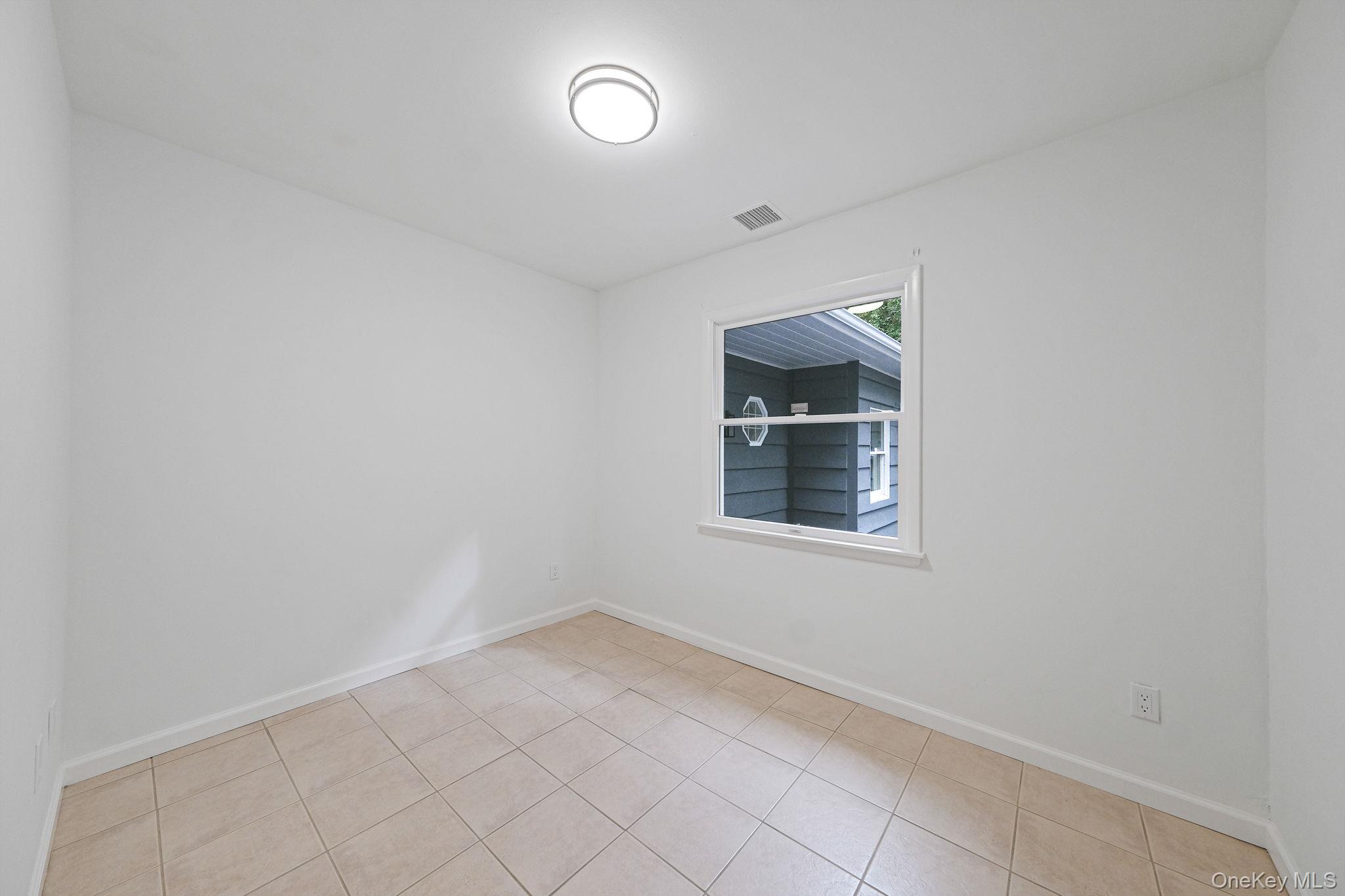 #14 photo, 11 Wildwood Road, サフォーク郡 Ridge , NY 11961