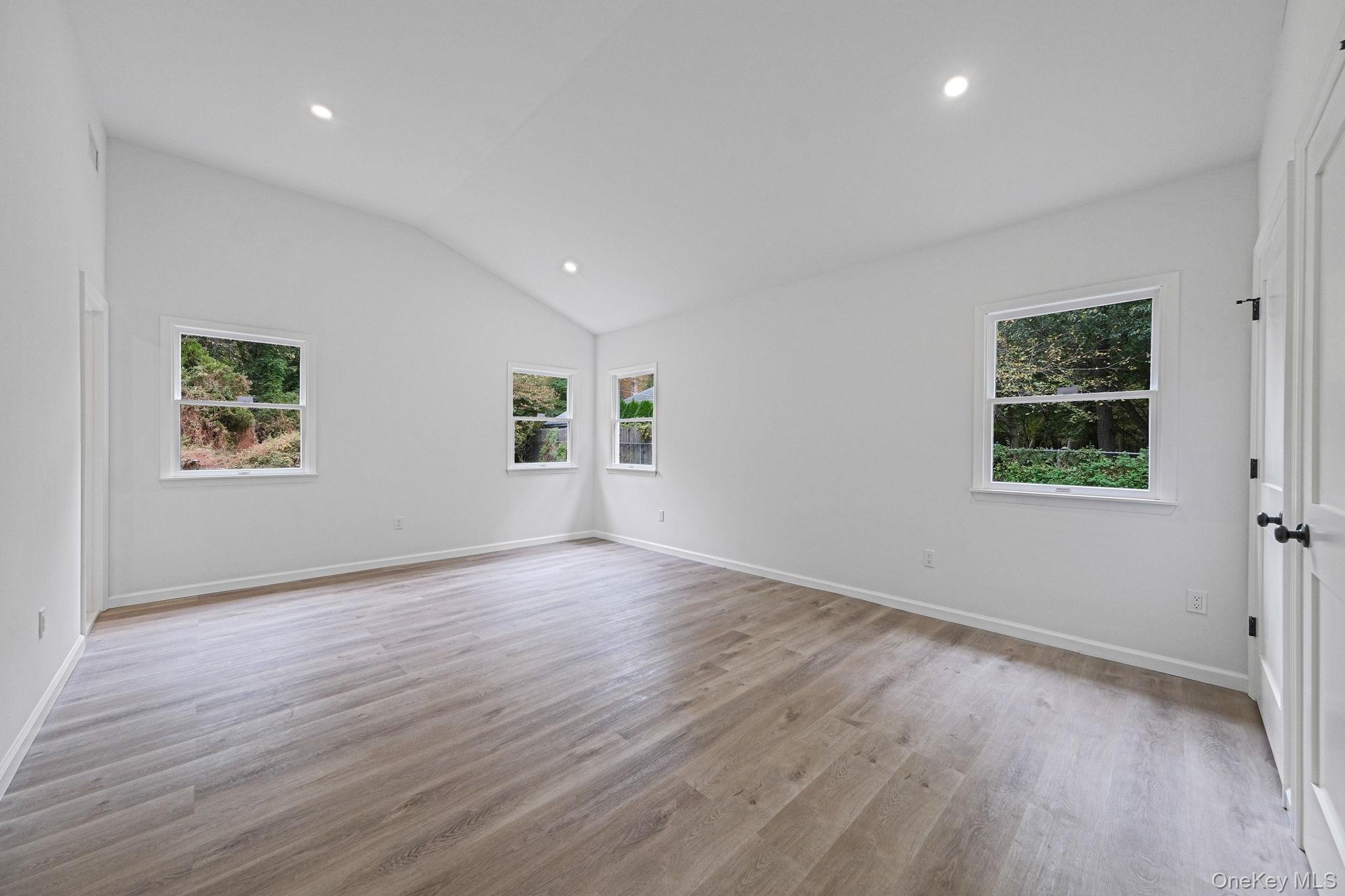 #8 photo, 11 Wildwood Road, サフォーク郡 Ridge , NY 11961