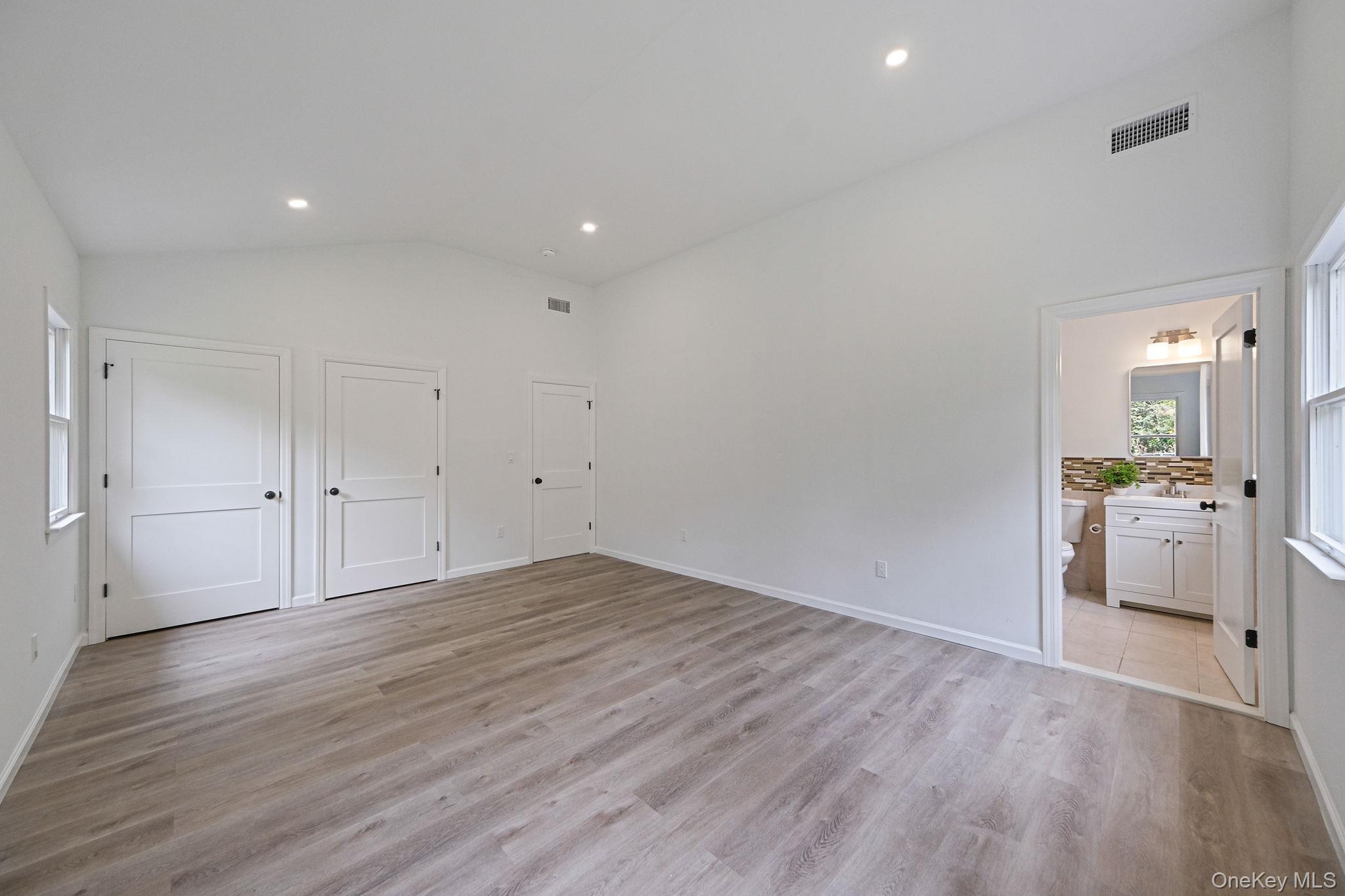 #9 photo, 11 Wildwood Road, サフォーク郡 Ridge , NY 11961