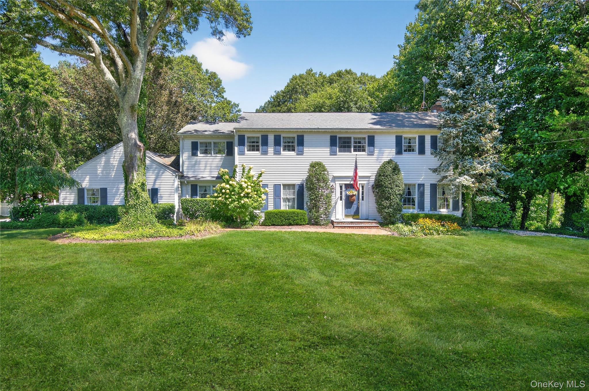 #1 photo, 10 Thorman Lane, Huntington , NY 11743