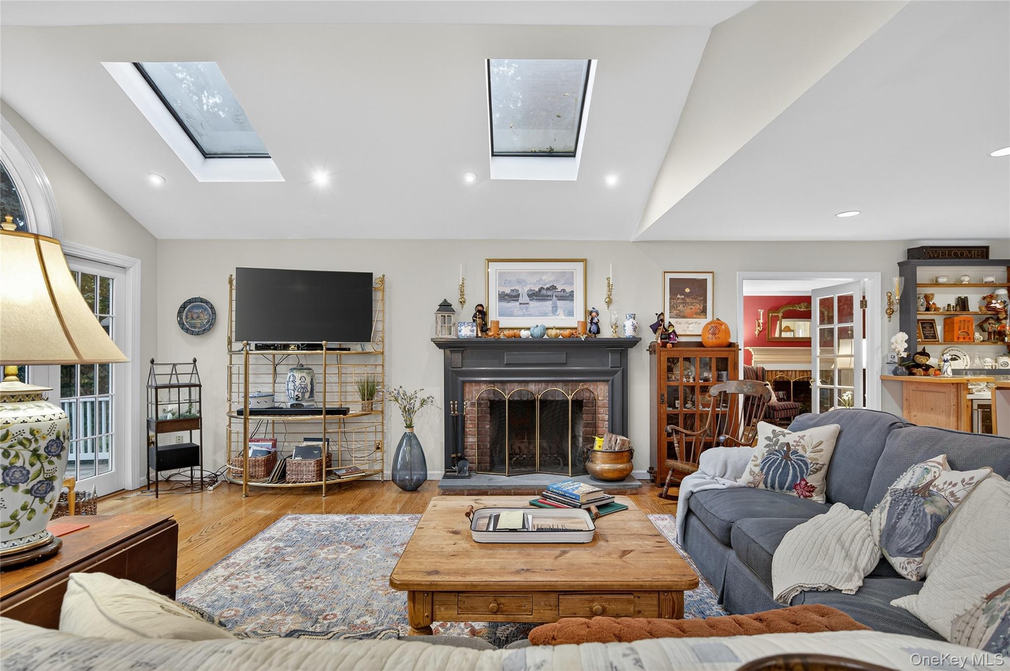 #12 photo, 10 Thorman Lane, Huntington , NY 11743