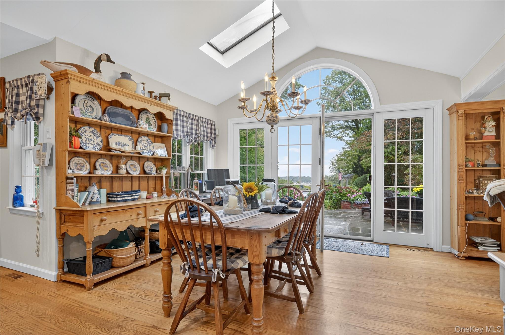 #13 photo, 10 Thorman Lane, Huntington , NY 11743