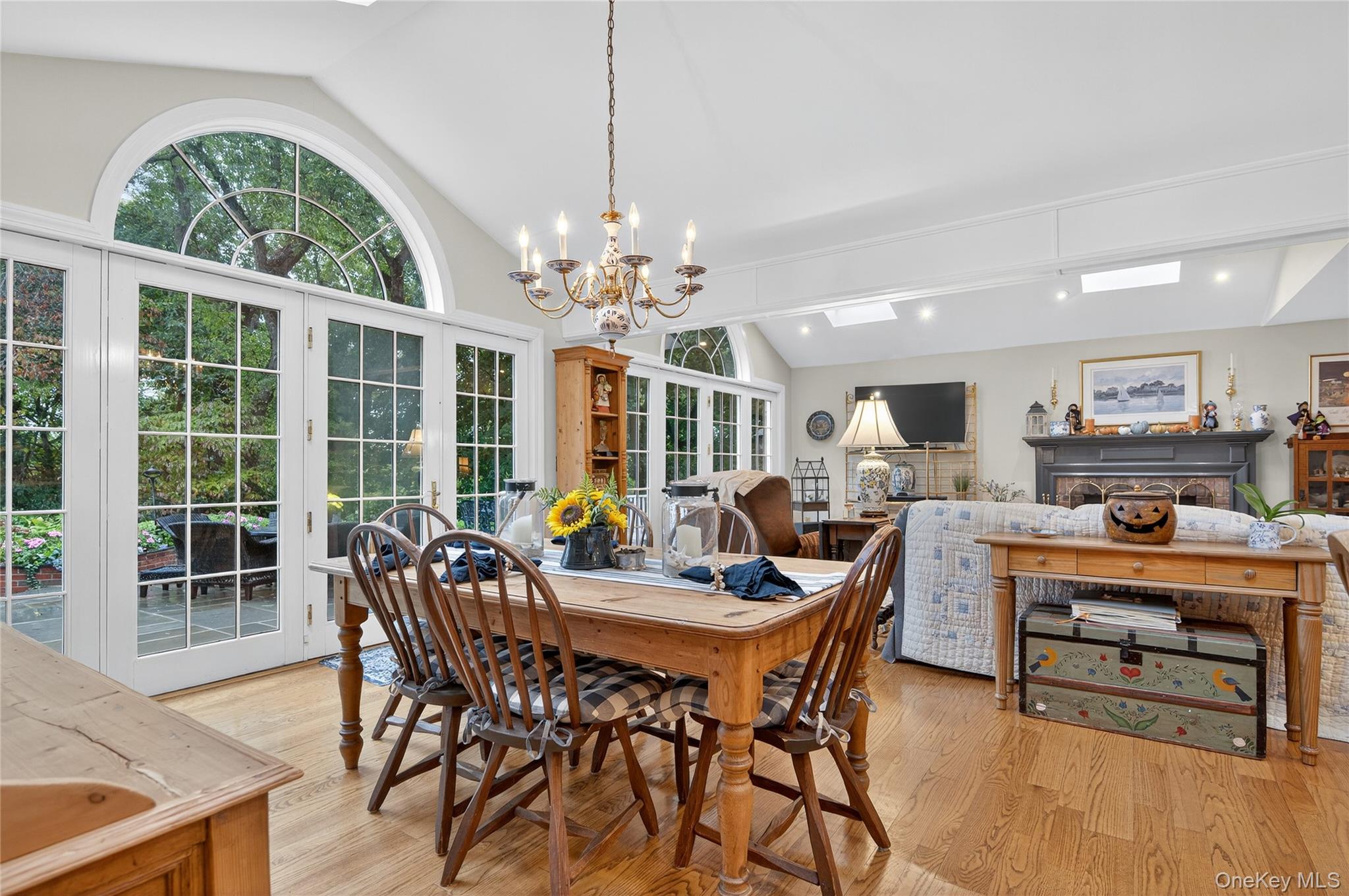 #14 photo, 10 Thorman Lane, Huntington , NY 11743