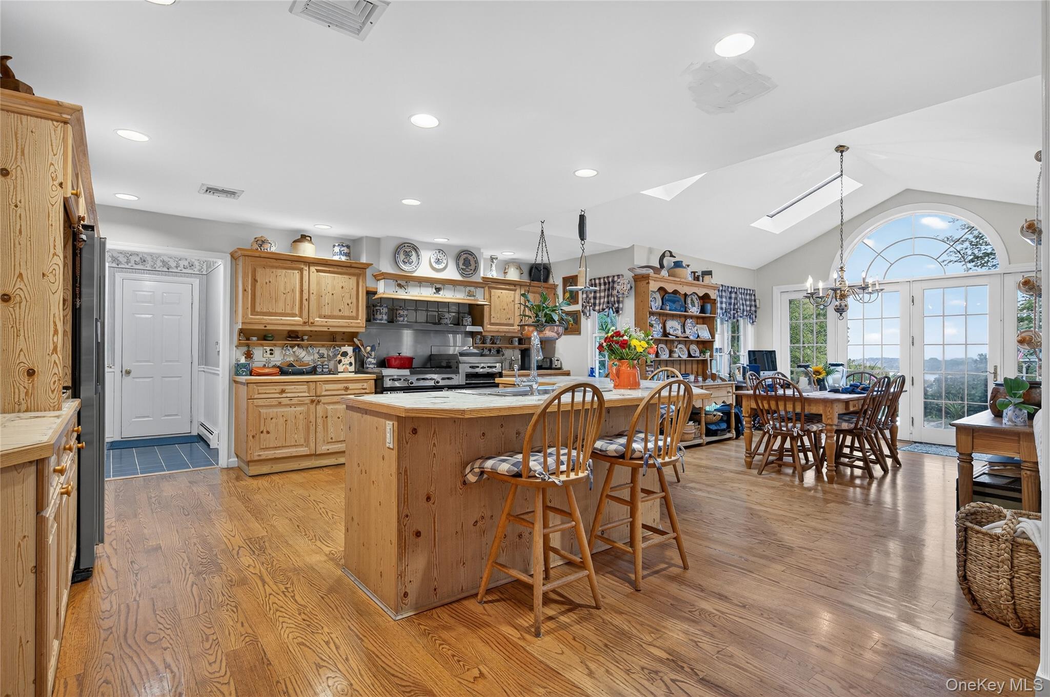 #15 photo, 10 Thorman Lane, Huntington , NY 11743