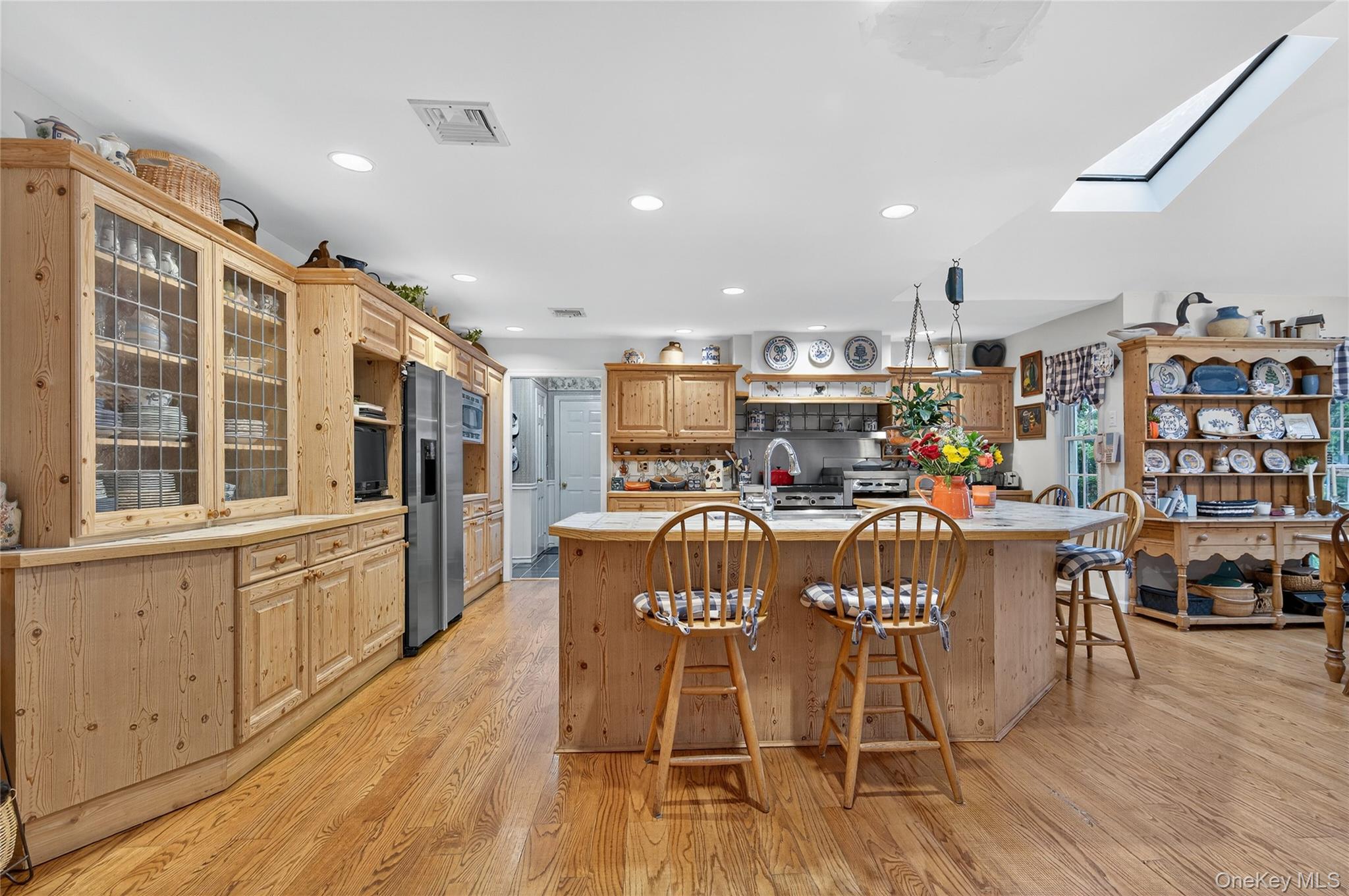 #16 photo, 10 Thorman Lane, Huntington , NY 11743