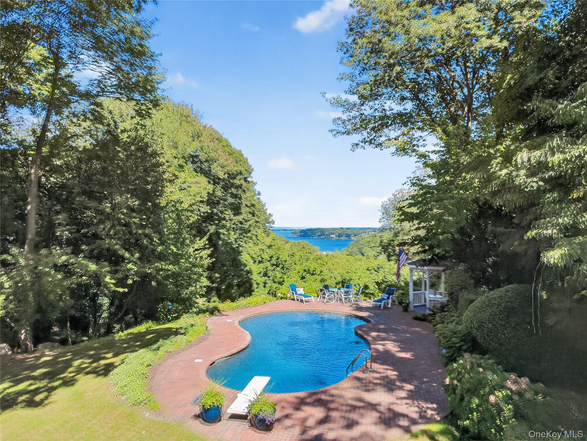 #2 photo, 10 Thorman Lane, Huntington , NY 11743