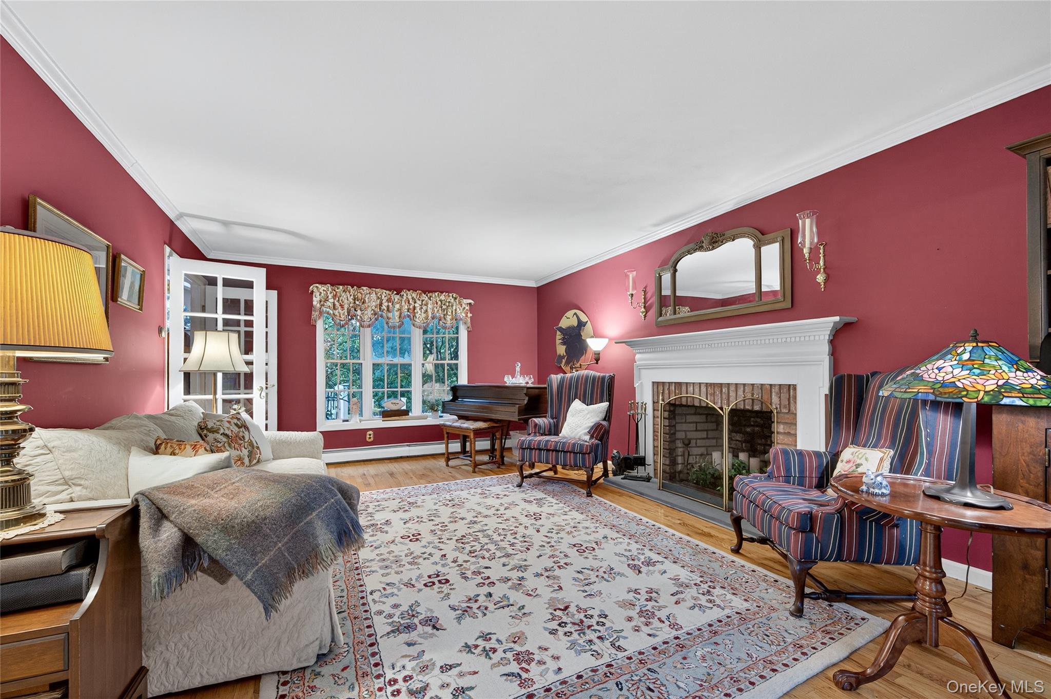 #6 photo, 10 Thorman Lane, Huntington , NY 11743