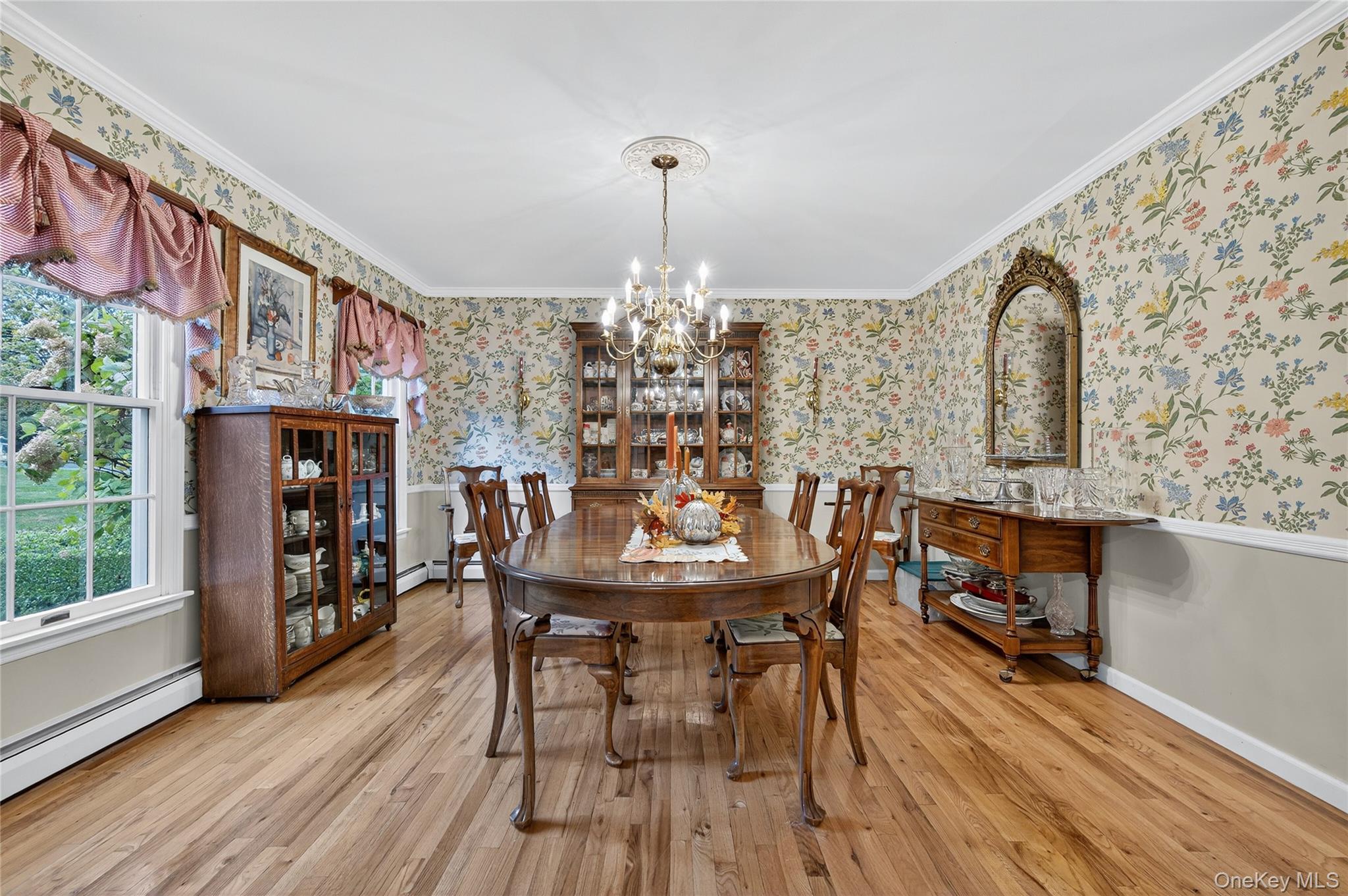 #8 photo, 10 Thorman Lane, Huntington , NY 11743