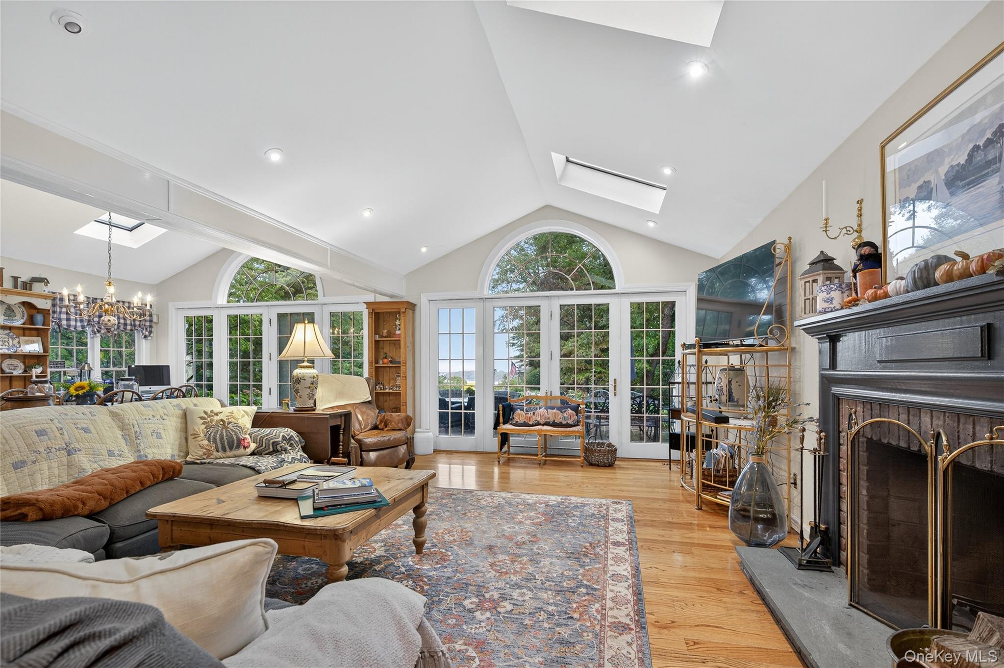 #9 photo, 10 Thorman Lane, Huntington , NY 11743