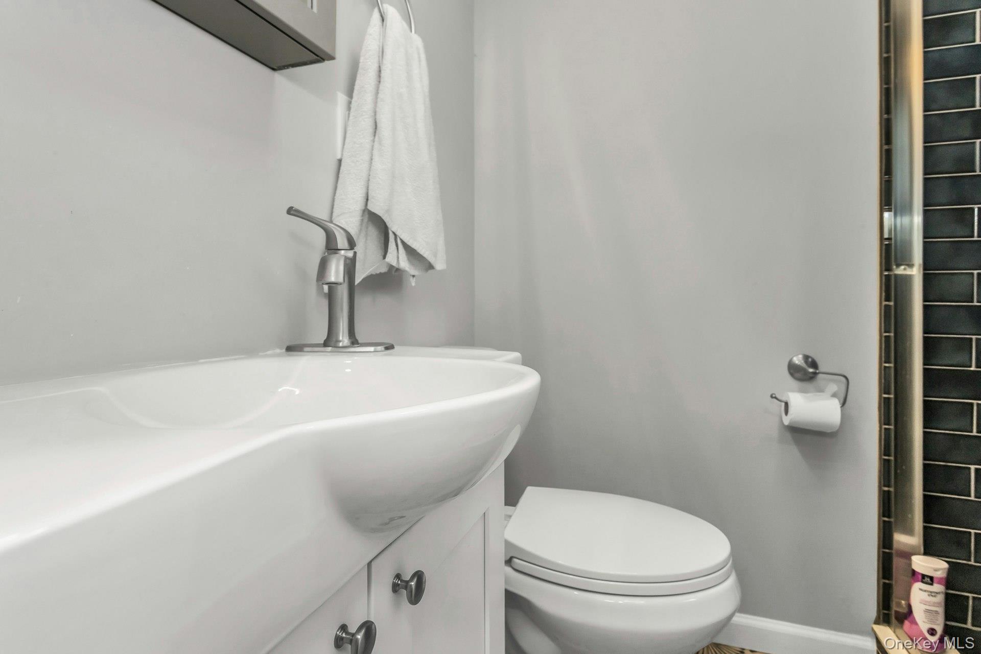 #10 photo, 4 W 11th Street, サフォーク郡 Huntington Station , NY 11746