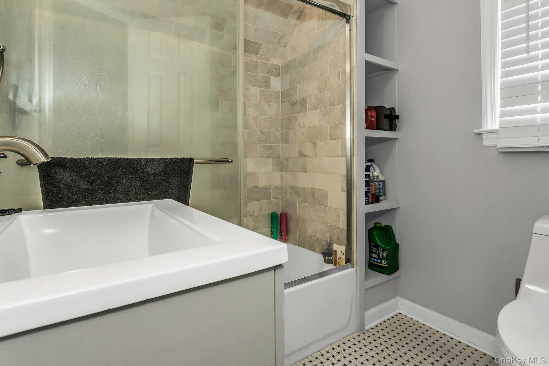 #15 photo, 4 W 11th Street, サフォーク郡 Huntington Station , NY 11746