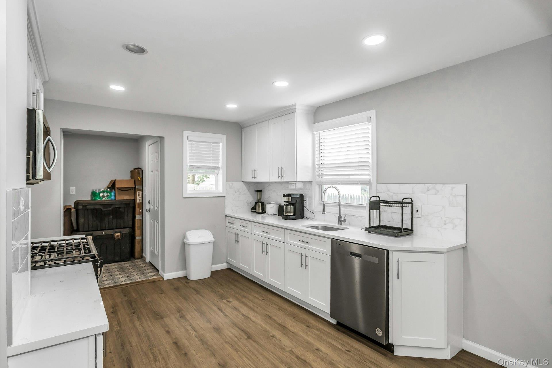 #7 photo, 4 W 11th Street, サフォーク郡 Huntington Station , NY 11746