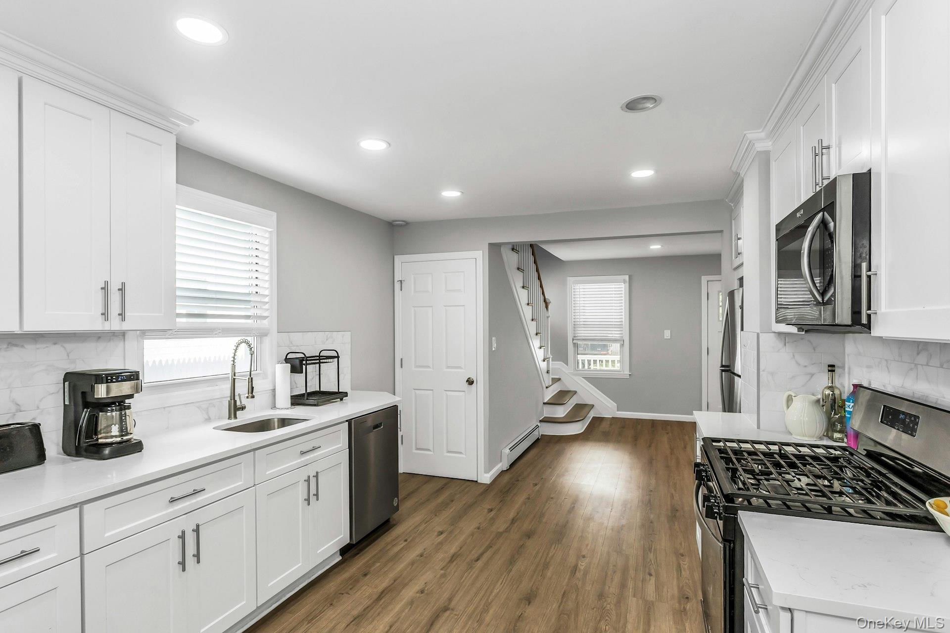 #8 photo, 4 W 11th Street, サフォーク郡 Huntington Station , NY 11746