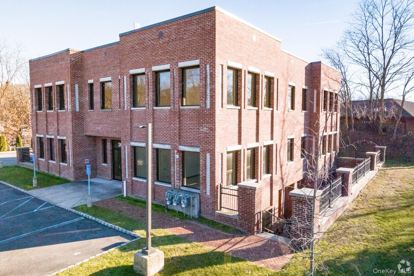 #1 photo, 265 Indian Head Road, サフォーク郡 Kings Park , NY 11754