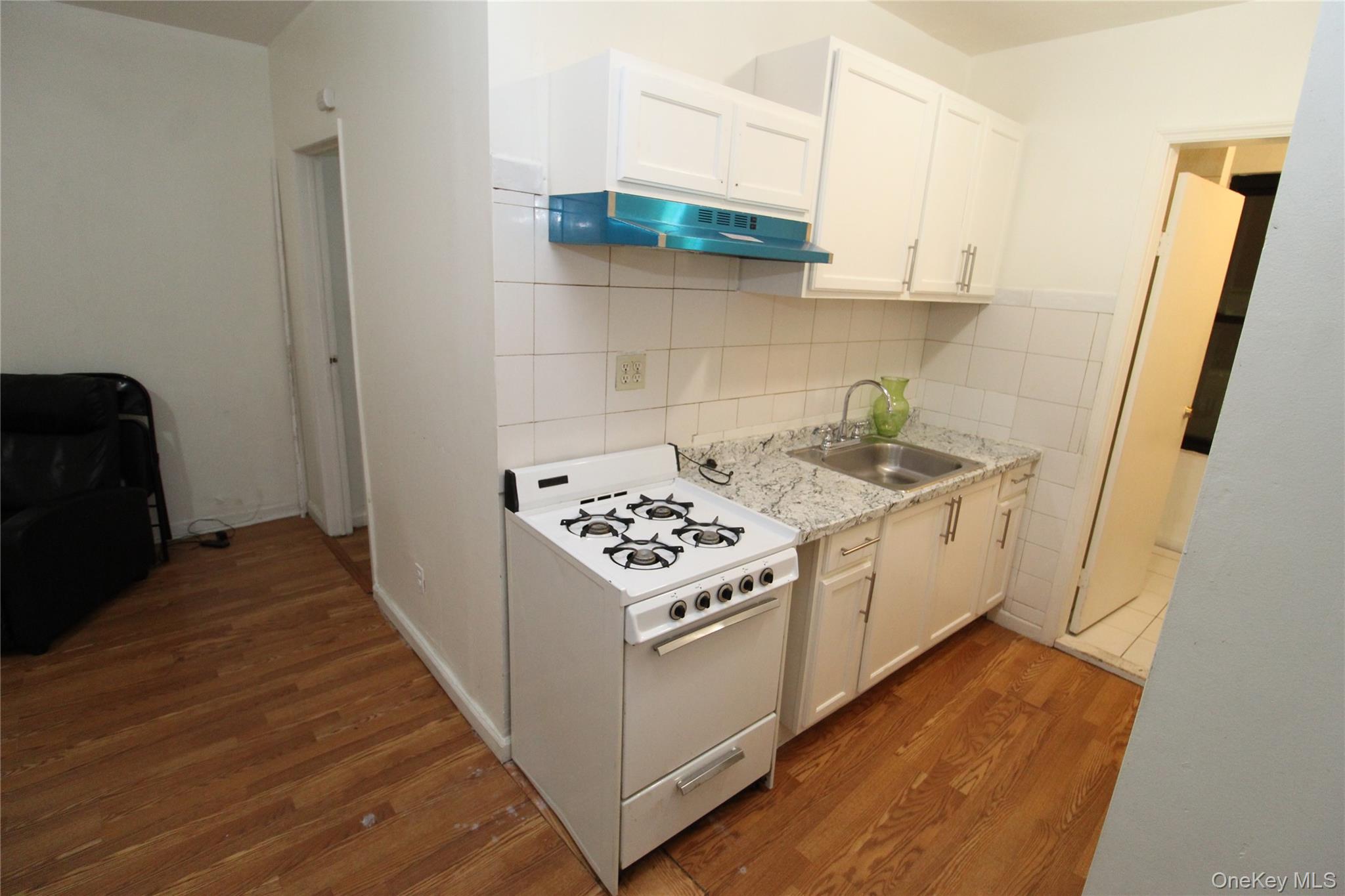 #13 photo, 211-77 Jamaica Avenue, クイーンズ区 Jamaica , NY 11428