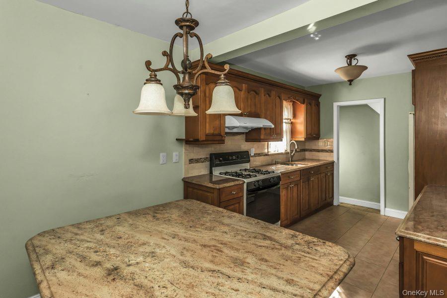 #12 photo, 16 William Street, New Hyde Park , NY 11040