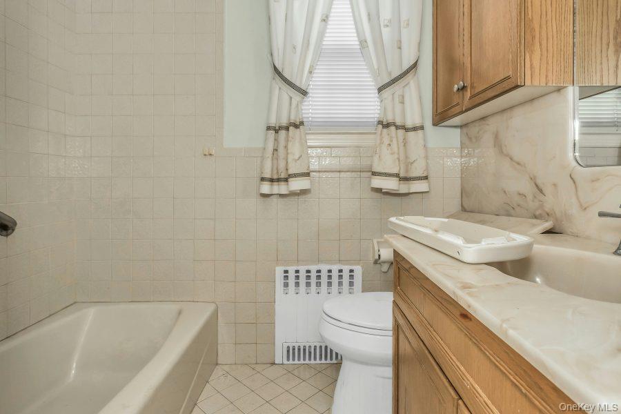 #13 photo, 16 William Street, New Hyde Park , NY 11040