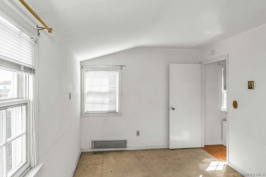 #16 photo, 16 William Street, New Hyde Park , NY 11040