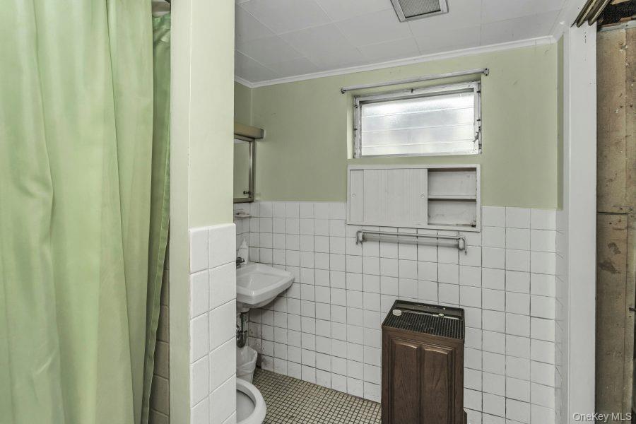 #20 photo, 16 William Street, New Hyde Park , NY 11040