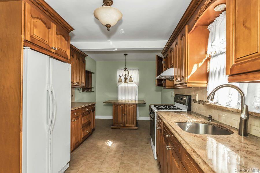 #9 photo, 16 William Street, New Hyde Park , NY 11040