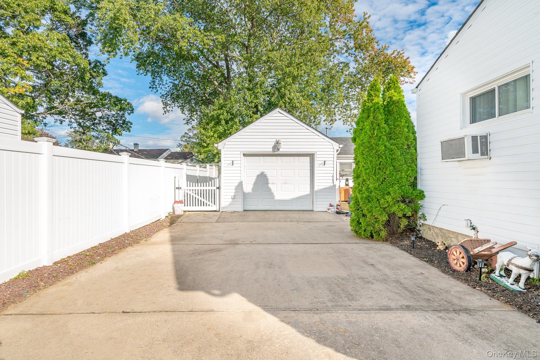 #20 photo, 1019 Carll Drive, Bay Shore , NY 11706