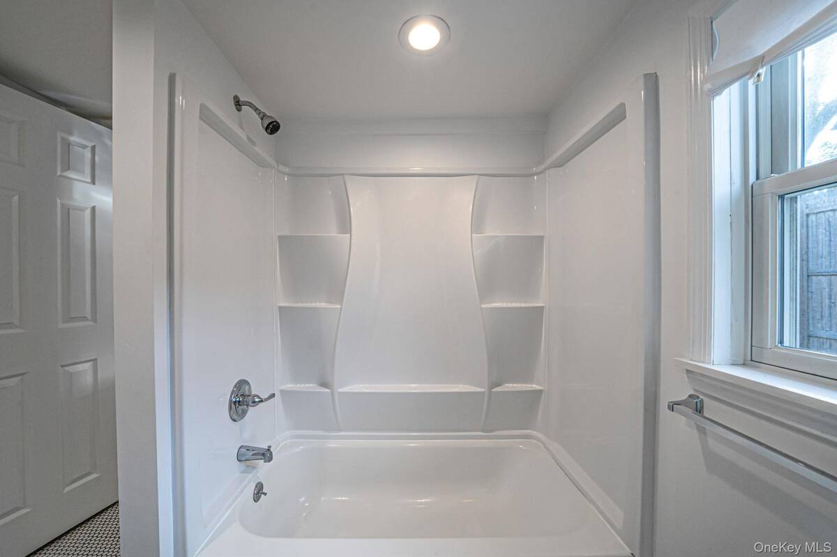 #10 photo, 56 Lake Shore Drive, サフォーク郡 Patchogue , NY 11772