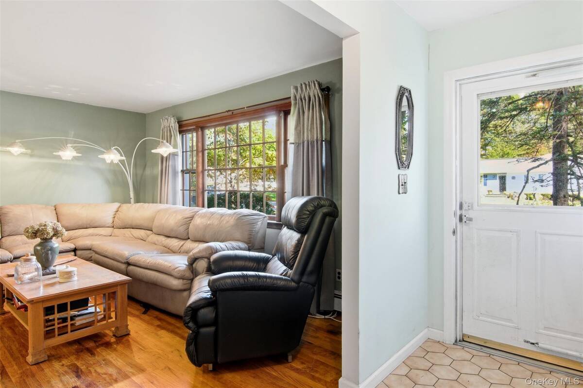 #2 photo, 298 Tyler Avenue, サフォーク郡 Miller Place , NY 11764