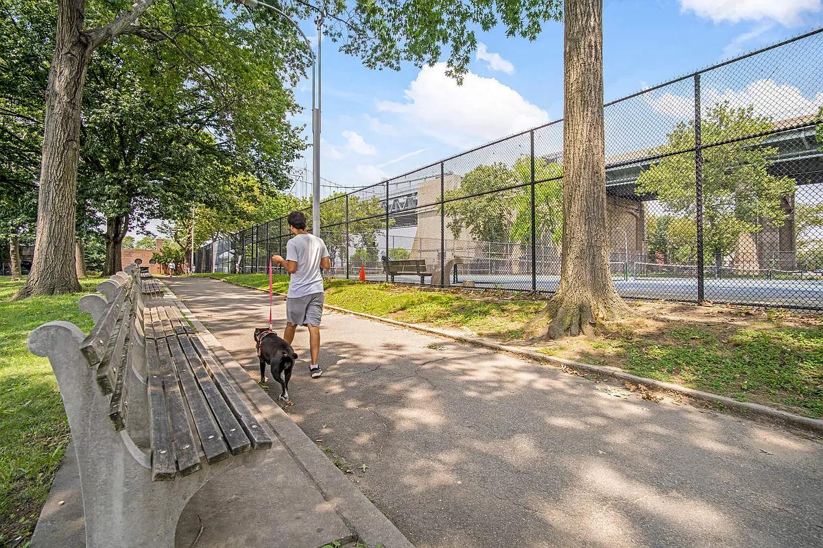 #8 photo, 12-16 30th Avenue, クイーンズ区 Astoria , NY 11102