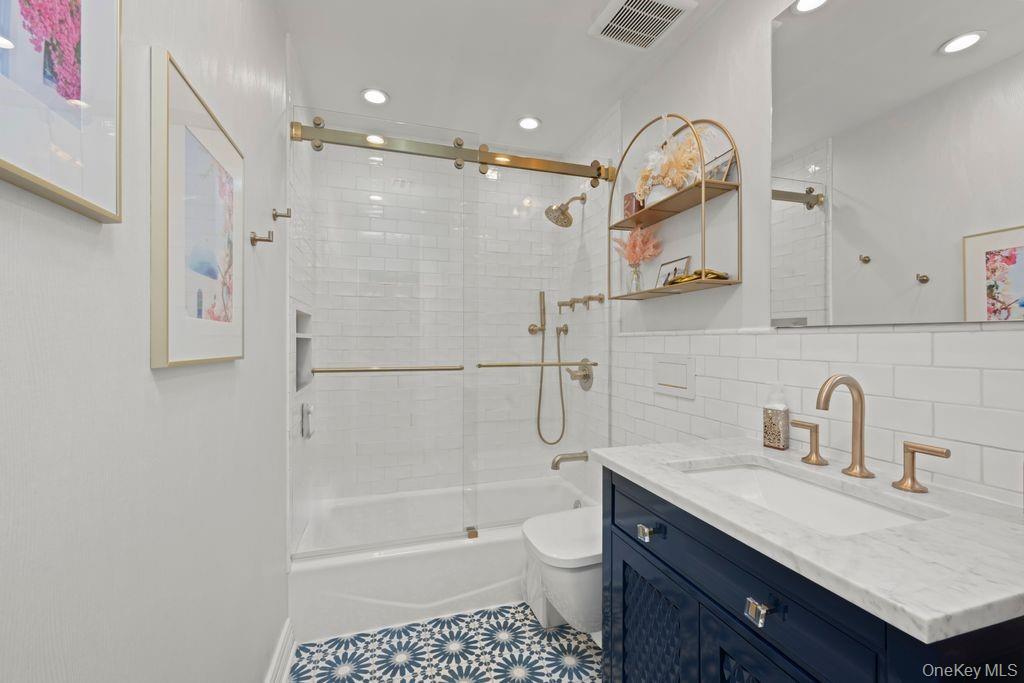 #18 photo, 93 Beacon Avenue, Staten Island , NY 10306