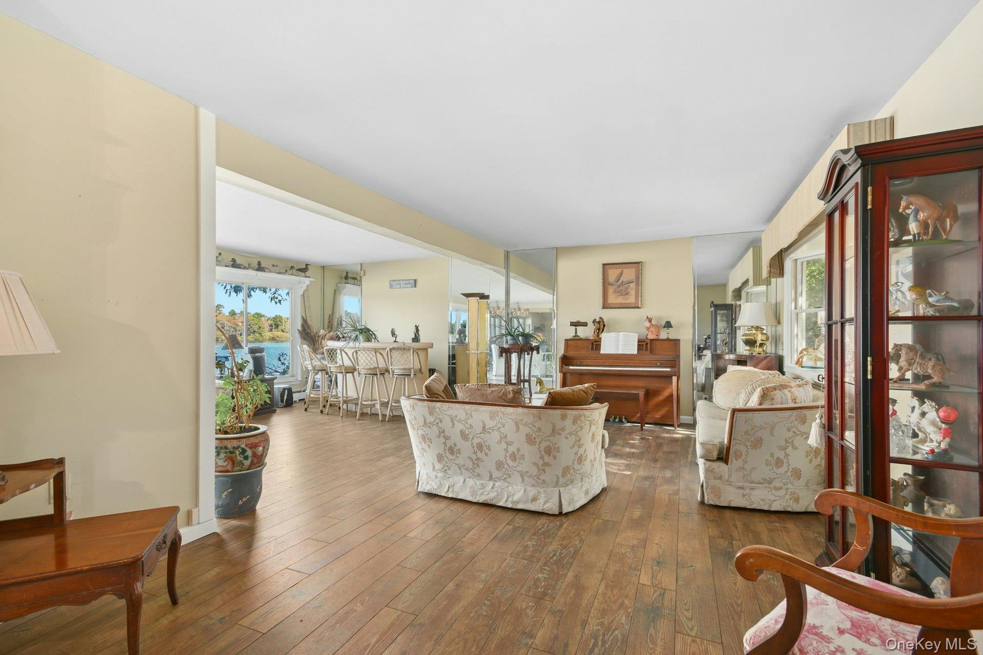 #4 photo, 136 Connetquot Drive, サフォーク郡 Oakdale , NY 11769