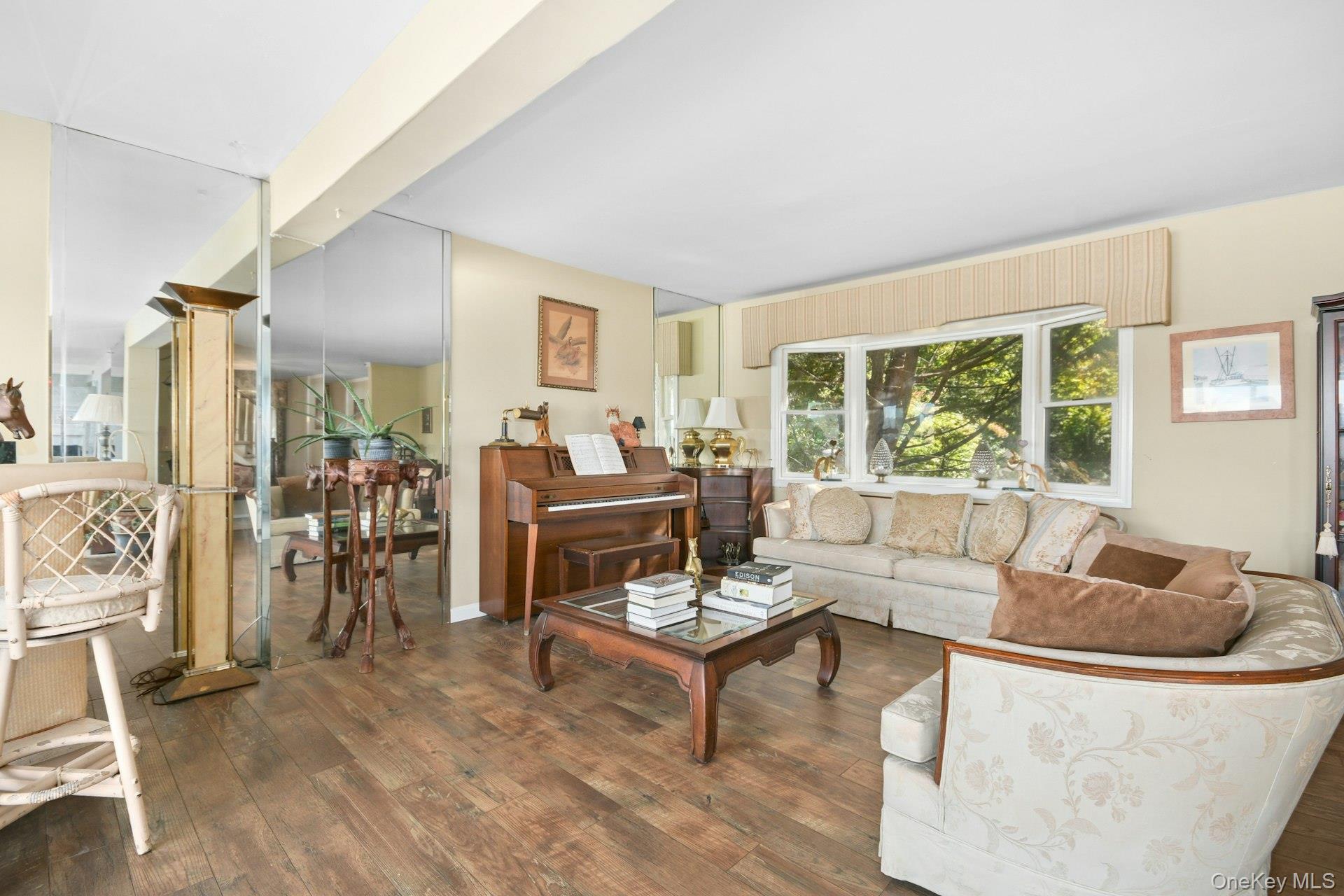 #5 photo, 136 Connetquot Drive, サフォーク郡 Oakdale , NY 11769