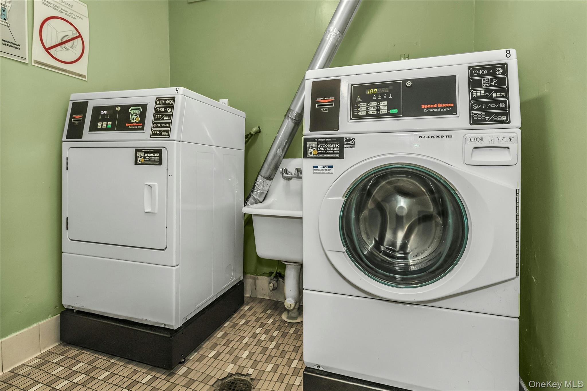 #14 photo, 100 Lincoln Avenue, Mineola , NY 11501