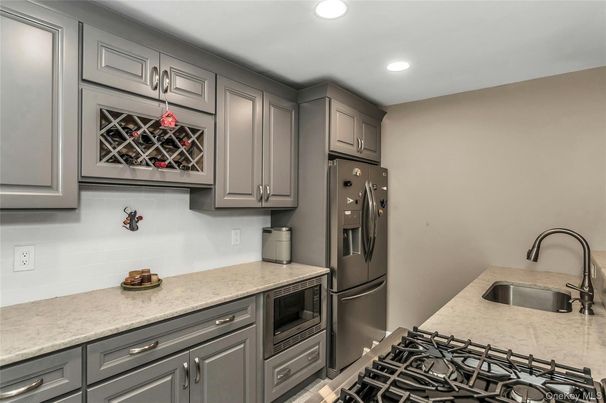 #8 photo, 100 Lincoln Avenue, Mineola , NY 11501