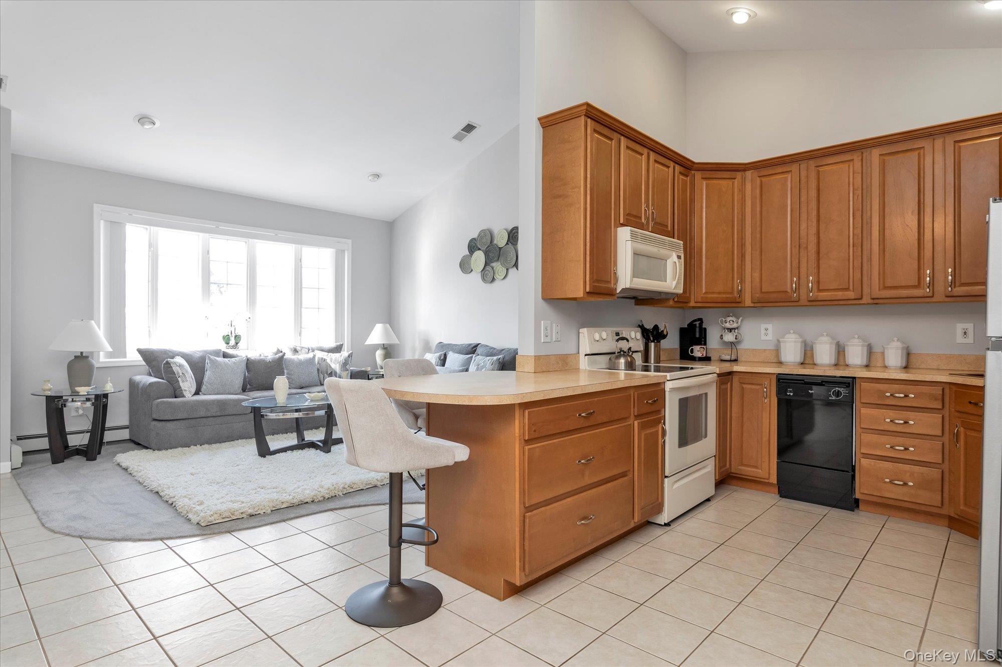 #11 photo, 6 Sarah Court, サフォーク郡 Amityville , NY 11701